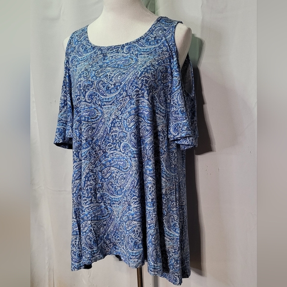 JuneFish Women's NWT Blue Paisley Cold Shoulder High-Low Tunic Blouse 1X (14-16) - Picture 8 of 13